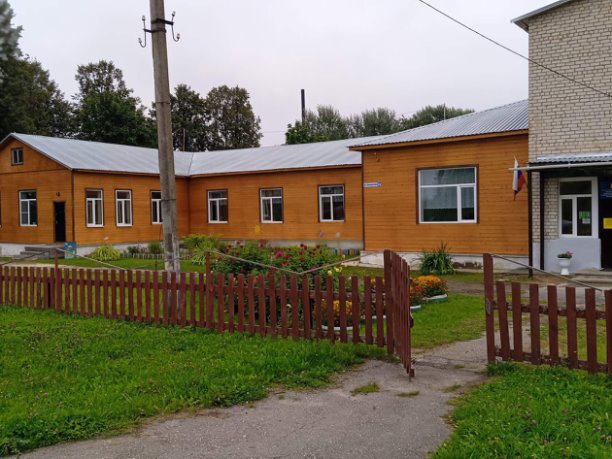 В деревне Челсма к началу учебного года торжественно оделись не только ученики, но и школа