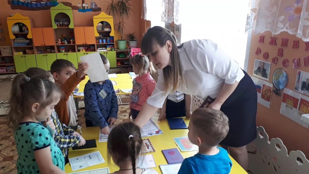 На занятиях Людмилы Николаевны Смирновой интересно всем дошколятам