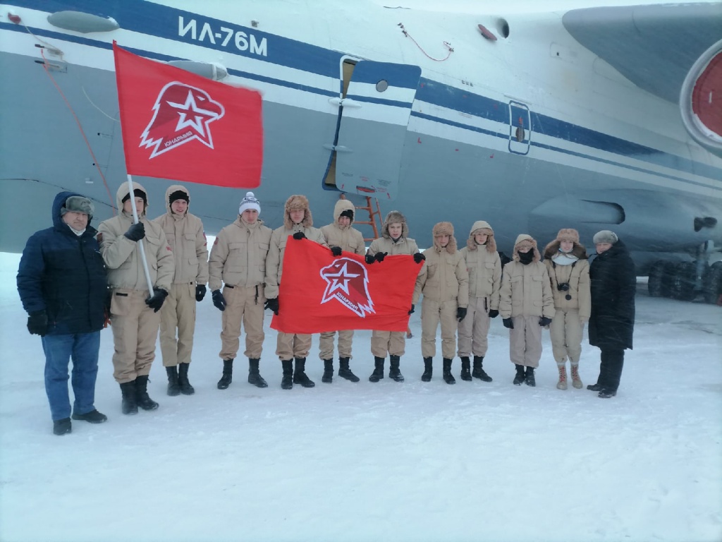 Галичские юнармейцы стали участниками торжественной встречи десантников-миротворцев