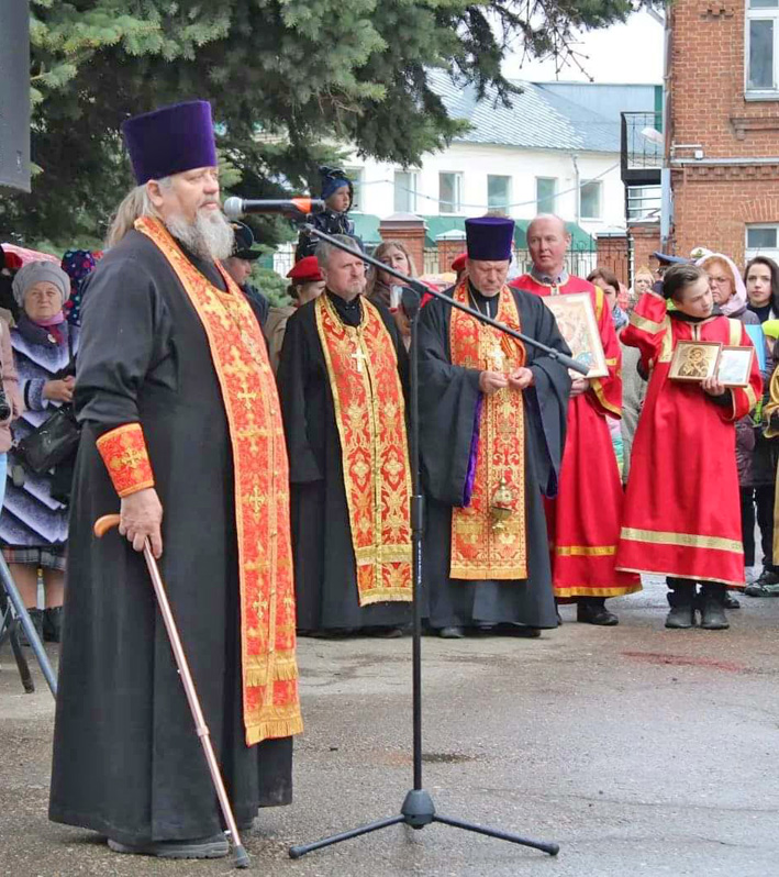 В память о погибших и ушедших от нас воинов у Вечного огня прозвучала молитва В память о погибших и ушедших от нас воинов у Вечного огня прозвучала молитва