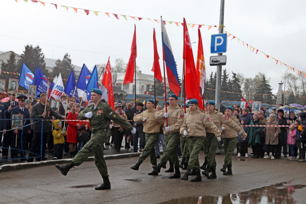 Знамя Победы - обязательный атрибут 9 Мая Знамя Победы - обязательный атрибут 9 Мая