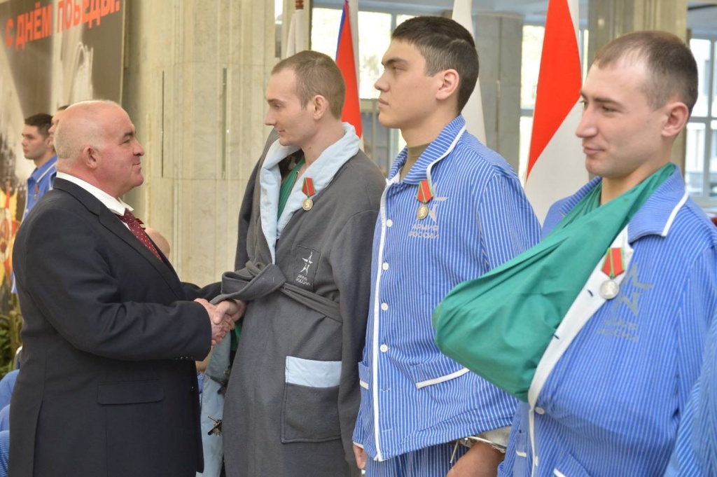 В преддверии Дня Победы героям вручены ордена и медали В преддверии Дня Победы героям вручены ордена и медали