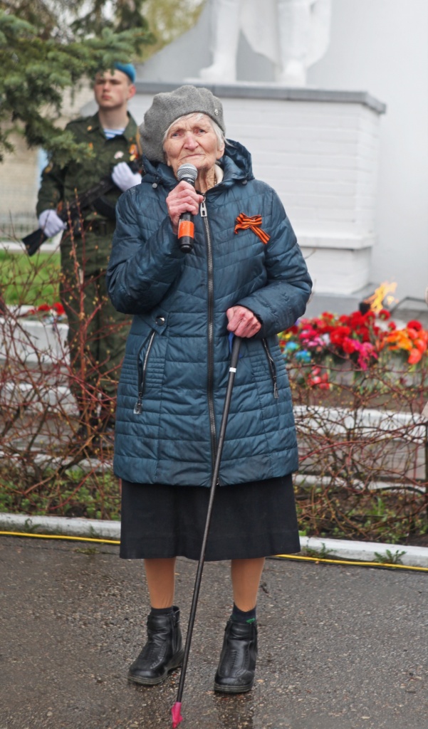 Антонину Николаевну Лебедеву, затаив дыхание, слушал весь многосотенный Бессмертный полк Антонину Николаевну Лебедеву, затаив дыхание, слушал весь многосотенный Бессмертный полк