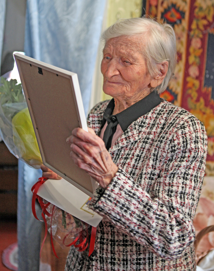 В 100 лет у Лебедевой стопроцентное зрение