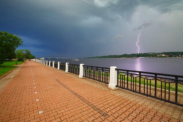 В Костромской области прогнозируется гроза и усиление ветра
