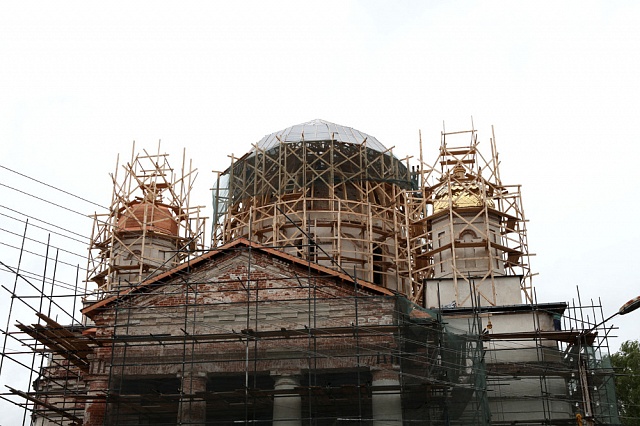 Засиял золотом куполов Троицкий Собор