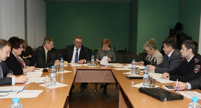 А вас я попрошу "выйти... из тени"!