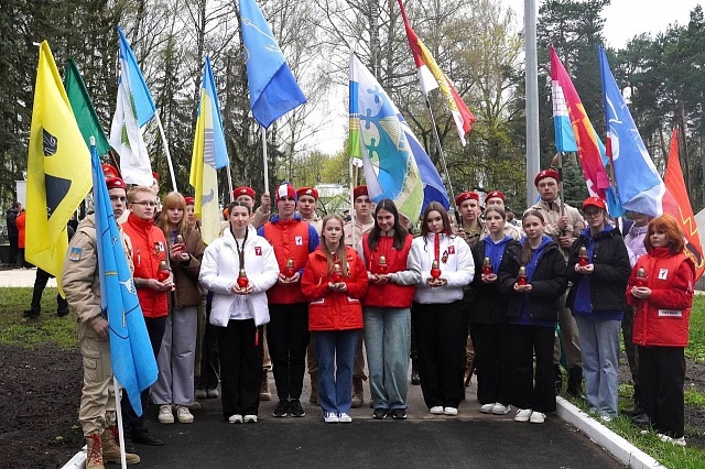 Будет вечным огнем сиять о Великой Победе память