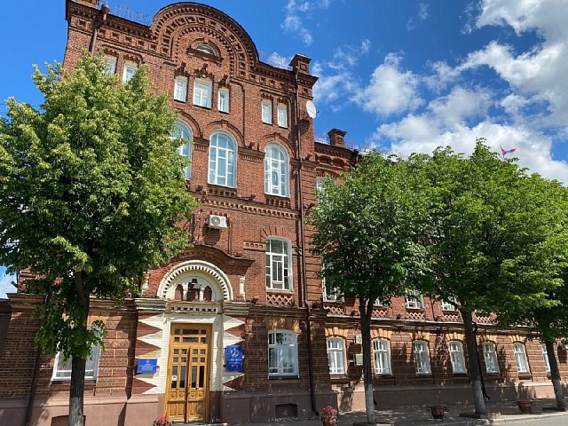   Выпускников, получивших 100 баллов по ЕГЭ, поздравил Сергей Ситников