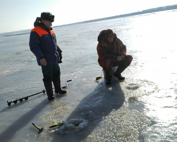 Не рискуйте жизнью, рыбаки! 