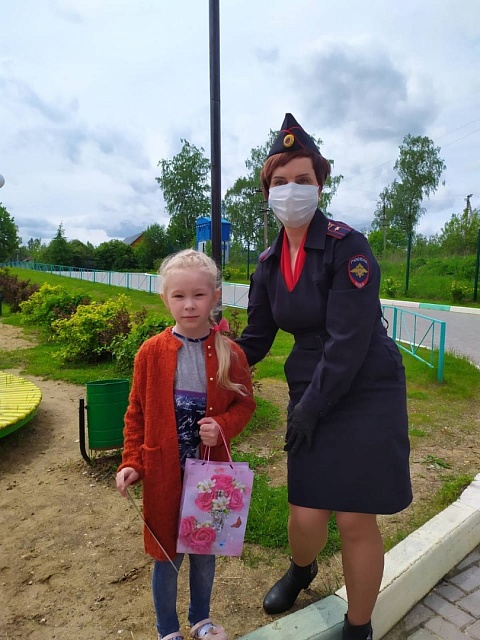 Полицейский дядя Степа, по мнению галичанки Вероники Соловьевой, служит в ГИБДД