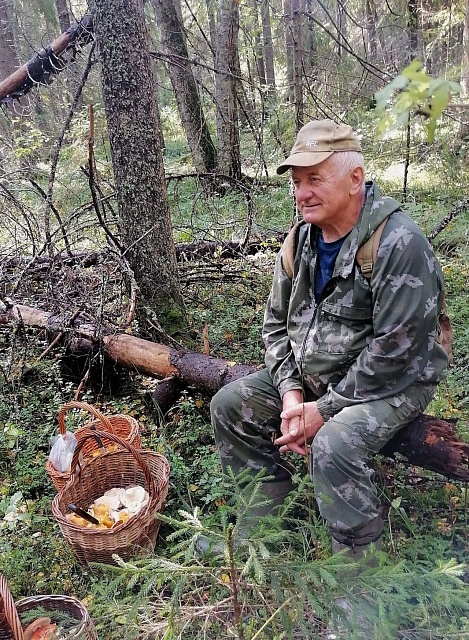 Он мог стать военным, но выбрал лесную профессию