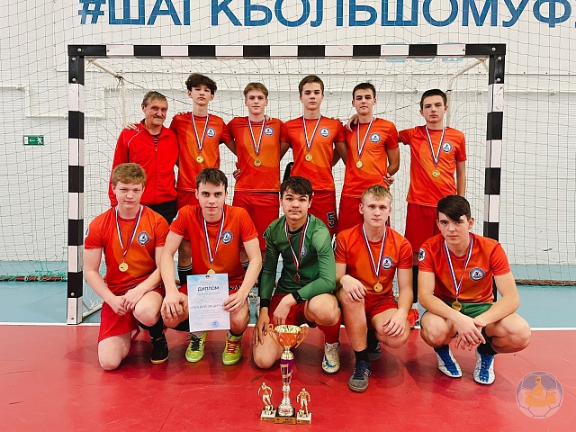 Наши в мини-футболе - первые