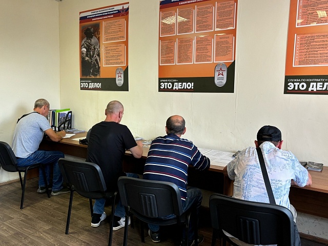 Жители ещё шести муниципальных образований подписали контракты с Минобороны