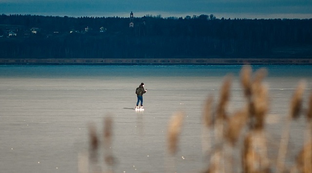 ОСТОРОЖНО, лёд на водоёмах еще тонкий!