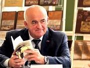 Поддержка начинающих авторов и издание стихов с фронта: губернатор Сергей Ситников встретился с костромскими писателями