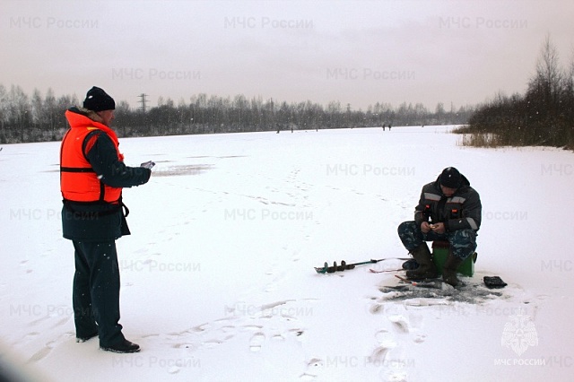 Будьте осторожны - лед на реках и озере еще тонок!