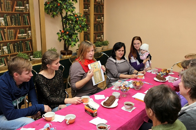 История из лоскутков и сувениры из глины