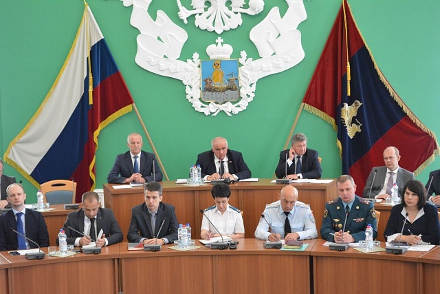 Сергей Ситников поручил поощрить учителей за работу по обеспечению безопасности детей в праздничные дни