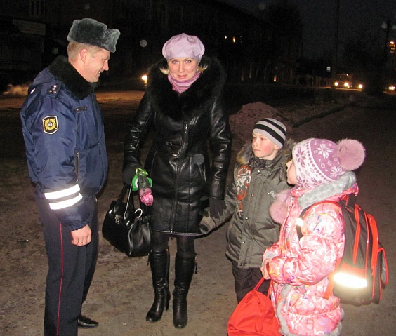 Когда цветы вам дарит полицейский