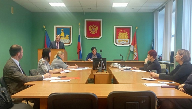 Меры по борьбе с "серыми" зарплатами и неформальной занятостью обсудили в Галиче