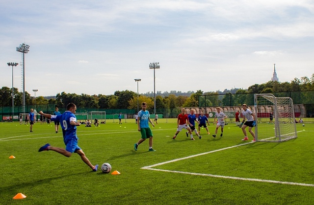 Красивый футбол на день рождения Москвы