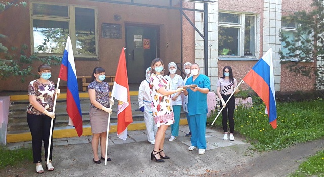 К акции «Испеки пирог и скажи спасибо»  присоединились галичские волонтеры и  сотрудники Галичского хлебокомбината