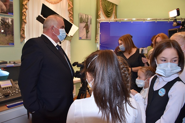 Сергей Ситников рассказал костромским школьникам как менялось костромское телевидение