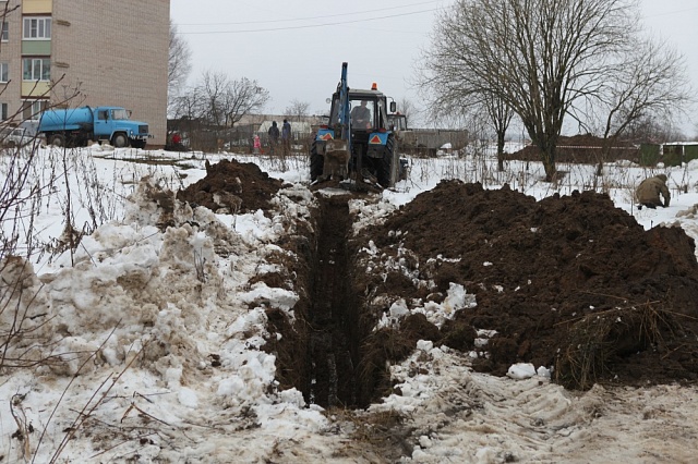 Прокладывается новая линия водопроводной сети
