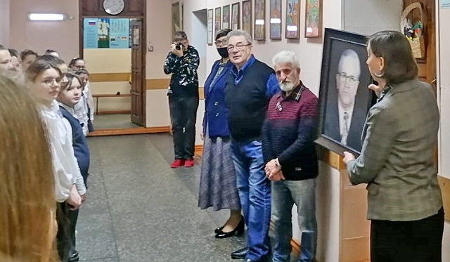 Портрет в подарок гимназии