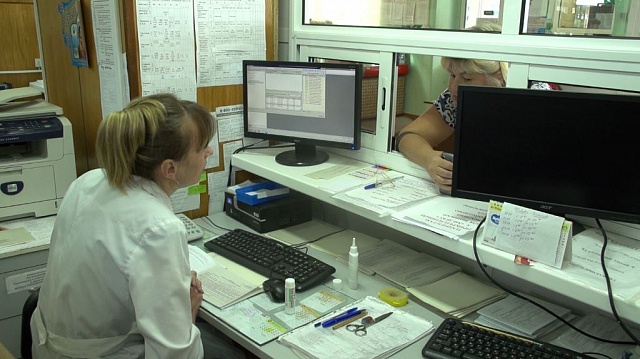 Губернатор раскритиковал департамент здравоохранения за организацию работы медучреждений