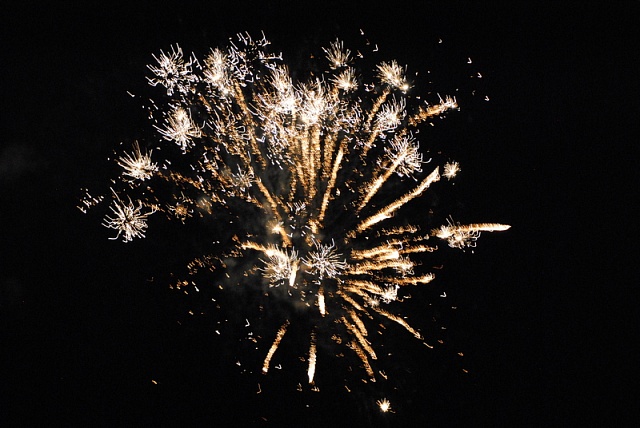 Пиротехника в праздник - это не только деньги на ветер, но и опасно