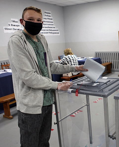 Галичанин Матвей Кастов встретил свое совершеннолетие на избирательном участке.