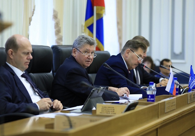 Помощь учителям и многодетным семьям