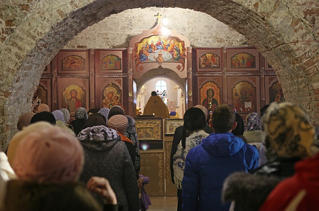 Ликует в храме светлый Ангел