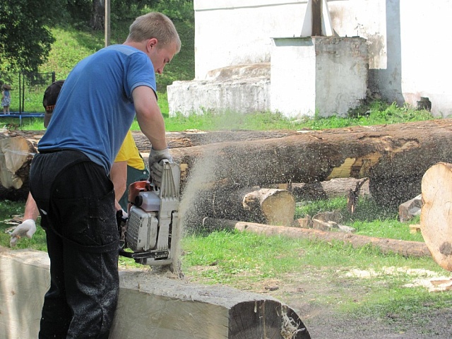 Лавки рубят - только стружки летят