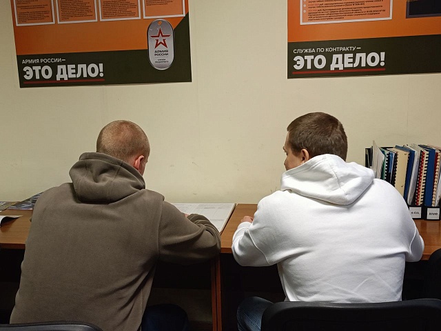 Каждый мужчина должен отдать долг стране