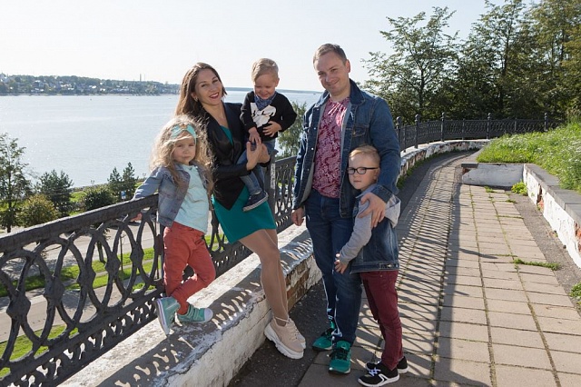 В Костромской области выплата ежемесячного пособия на ребенка будет продлена без предоставления документов и посещения госучреждений.