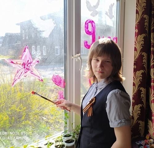 В окнах галичан появились символы Победного мая