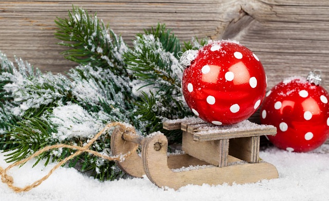 "Дорожные" шары для городской елки