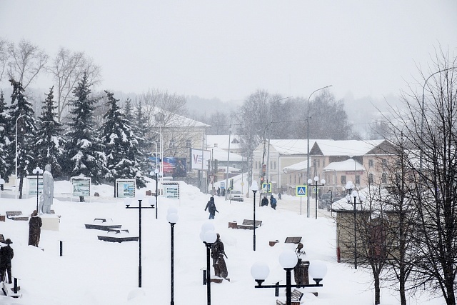 А снег идёт, всё идёт и идёт