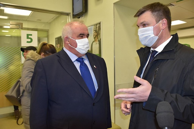 Сергей Ситников предложил организовать в отделениях Сбербанка отдельную зону для пожилых людей