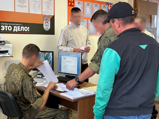 Число костромичей, желающих служить в Армии России, постоянно растет