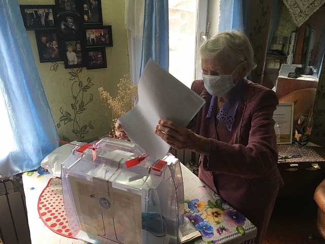 За два часа до закрытия избирательных участков явка в Костромской области превысила 37 процентов.