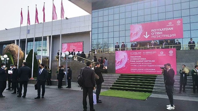 Сергей Ситников представляет экономический потенциал Костромской области на Международной промышленной выставке