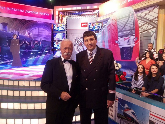 По железной дороге - на первый канал