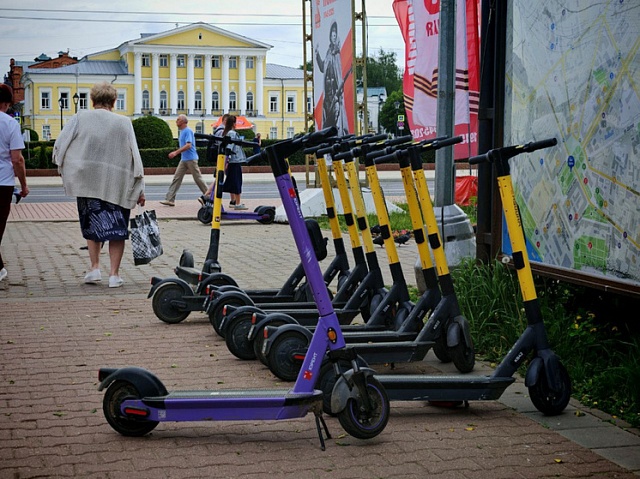 Самокаты под контролем: губернатор Сергей Ситников поручил проработать дополнительные ограничения по использованию самокатов несовершеннолетними