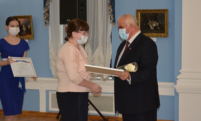 Сергей Ситников поблагодарил сотрудников лесной отрасли за труд и высокий профессионализм