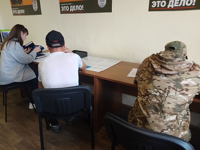 В Галичском военном комиссариате подписан очередной контракт на службу в ВС РФ