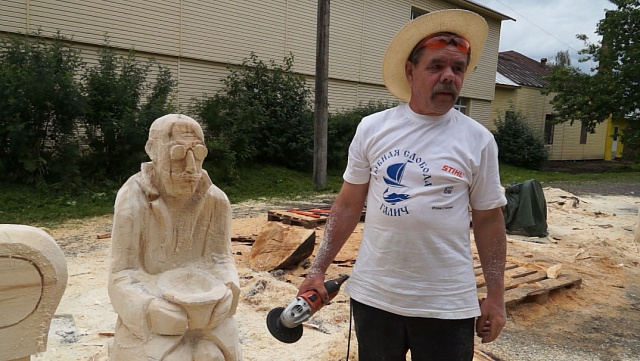 Галичане подают милостыню Кисе Воробьянинову